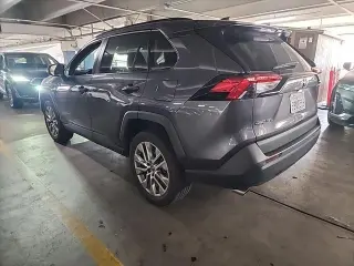 Toyota RAV4 2022 XLE Premium 4dr SUV
