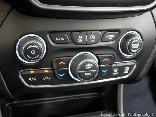 Jeep Cherokee 2021 4x4 Latitude Lux 4dr SUV