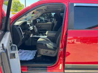 2012 RAM 1500 4WD Crew Cab 140.5" SLT