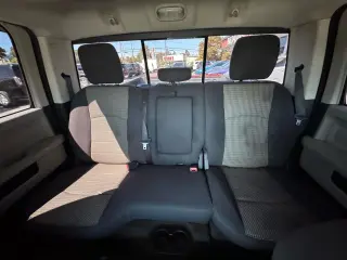 2012 RAM 1500 4WD Crew Cab 140.5" SLT