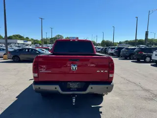 2012 RAM 1500 4WD Crew Cab 140.5" SLT
