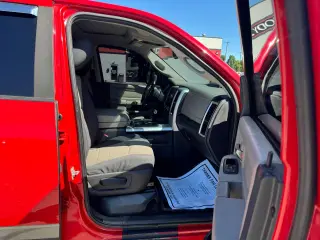 2012 RAM 1500 4WD Crew Cab 140.5" SLT