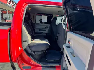2012 RAM 1500 4WD Crew Cab 140.5" SLT