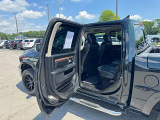 2017 RAM 1500 Laramie 4x4 Crew Cab 5'7" Box