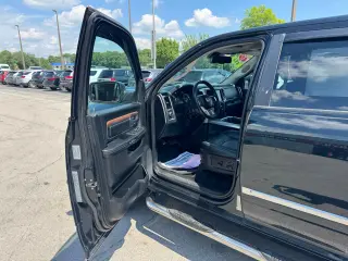 2017 RAM 1500 Laramie 4x4 Crew Cab 5'7" Box