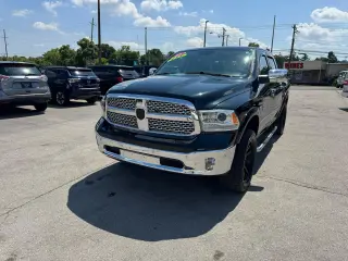 2017 RAM 1500 Laramie 4x4 Crew Cab 5'7" Box