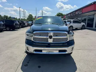 2017 RAM 1500 Laramie 4x4 Crew Cab 5'7" Box
