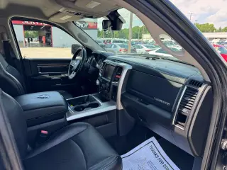 2017 RAM 1500 Laramie 4x4 Crew Cab 5'7" Box