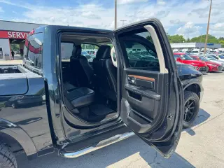 2017 RAM 1500 Laramie 4x4 Crew Cab 5'7" Box