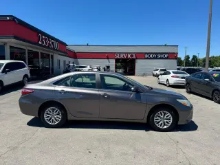2017 Toyota Camry XLE Auto (Natl)