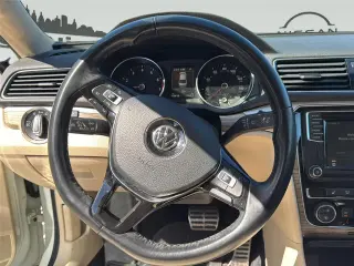 Volkswagen Passat 2018 2.0T SEL Premium 4dr Sedan