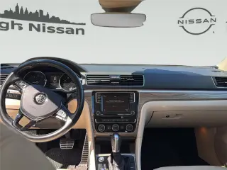 Volkswagen Passat 2018 2.0T SEL Premium 4dr Sedan