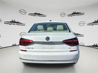 Volkswagen Passat 2018 2.0T SEL Premium 4dr Sedan