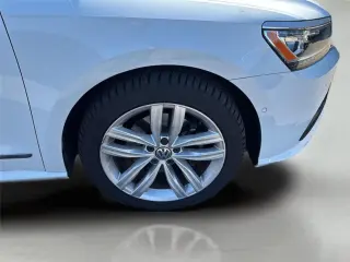 Volkswagen Passat 2018 2.0T SEL Premium 4dr Sedan