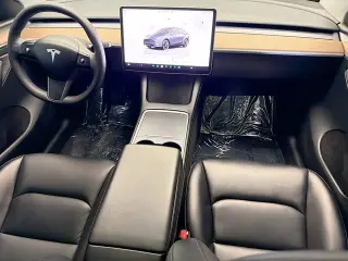 Tesla Model Y 2023 AWD 4dr Crossover