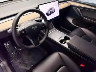 Tesla Model Y 2023 AWD 4dr Crossover