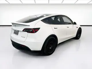 Tesla Model Y 2023 AWD Performance 4dr Crossover