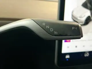 Tesla Model Y 2023 AWD Performance 4dr Crossover