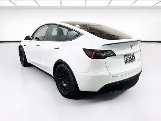 Tesla Model Y 2023 AWD Performance 4dr Crossover
