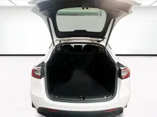 Tesla Model Y 2023 AWD Performance 4dr Crossover