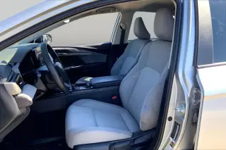 Toyota Camry 2025 LE 4dr Sedan