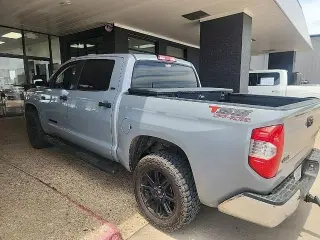 Toyota Tundra 2019 4x4 SR5 4dr CrewMax Cab Pickup SB (5.7L V8 FFV)