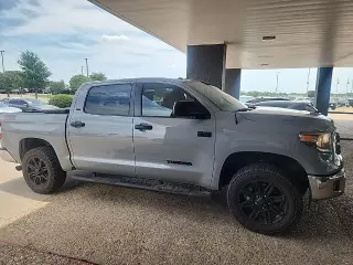 Toyota Tundra 2019 4x4 SR5 4dr CrewMax Cab Pickup SB (5.7L V8 FFV)