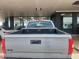 Toyota Tundra 2019 4x4 SR5 4dr CrewMax Cab Pickup SB (5.7L V8 FFV)