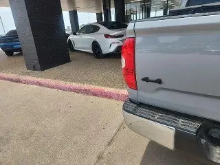 Toyota Tundra 2019 4x4 SR5 4dr CrewMax Cab Pickup SB (5.7L V8 FFV)