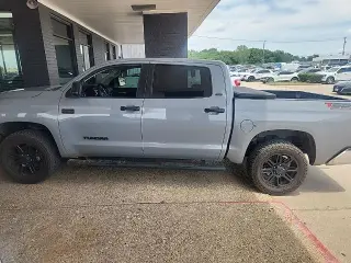 Toyota Tundra 2019 4x4 SR5 4dr CrewMax Cab Pickup SB (5.7L V8 FFV)