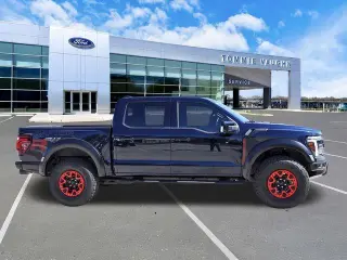 Ford F-150 2025 4x4 Raptor 4dr SuperCrew 5.5 ft. SB