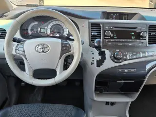 Toyota Sienna 2014 SE 8-Passenger 4dr Mini-Van