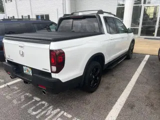 Honda Ridgeline 2021 AWD Black Edition 4dr Crew Cab 5.3 ft. SB