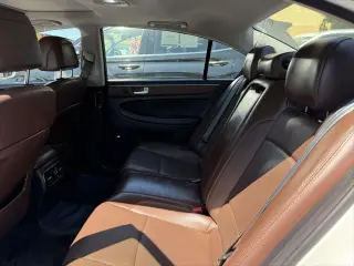Hyundai Genesis 2013 3.8L 4dr Sedan