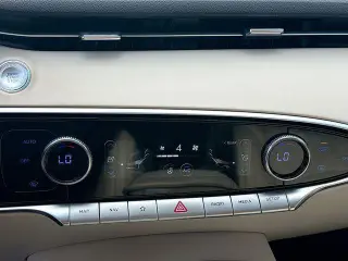 Genesis GV70 2023 AWD 2.5T Standard 4dr SUV