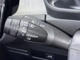 Volvo XC40 2024 AWD B5 Plus Dark Theme 4dr SUV