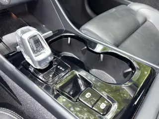 Volvo XC40 2024 AWD B5 Plus Dark Theme 4dr SUV