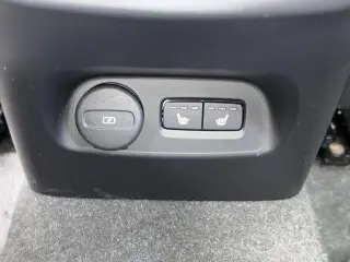 Volvo XC40 2024 AWD B5 Plus Dark Theme 4dr SUV