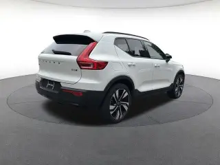 Volvo XC40 2024 AWD B5 Plus Dark Theme 4dr SUV