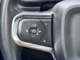 Volvo XC40 2024 AWD B5 Plus Dark Theme 4dr SUV