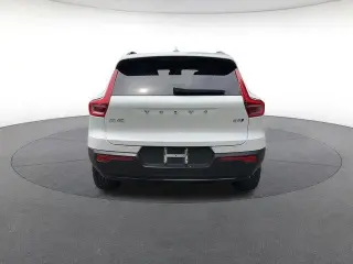 Volvo XC40 2024 AWD B5 Plus Dark Theme 4dr SUV