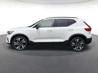 Volvo XC40 2024 AWD B5 Plus Dark Theme 4dr SUV
