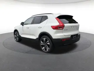 Volvo XC40 2024 AWD B5 Plus Dark Theme 4dr SUV