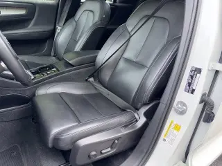 Volvo XC40 2024 AWD B5 Plus Dark Theme 4dr SUV