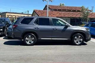 Honda Pilot 2024 EX-L 4dr SUV w/Rear Captain's Chairs