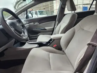 Honda Civic 2012 LX 4dr Sedan 5A