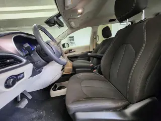 Chrysler Voyager 2023 LX 4dr Mini-Van
