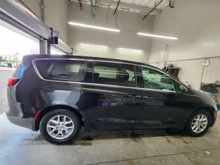 Chrysler Voyager 2023 LX 4dr Mini-Van