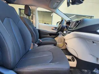 Chrysler Voyager 2023 LX 4dr Mini-Van