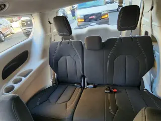 Chrysler Voyager 2023 LX 4dr Mini-Van